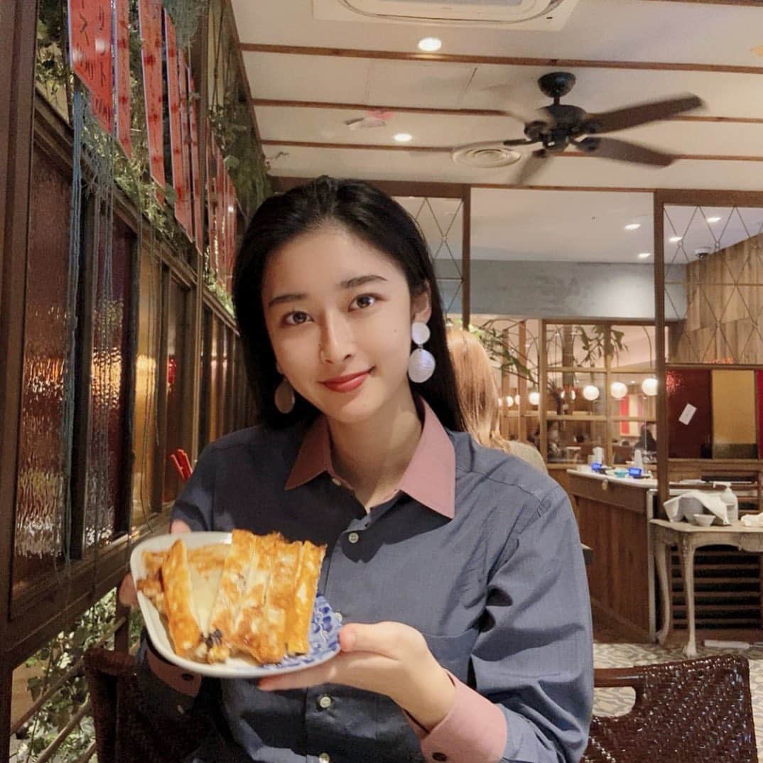 西山なずなのインスタグラム：「. 餃子たべた〜🤤 平日でも土日でもお客さん多くて人気のお店。 予約とれたけん行ってきた〜！ おすすめの台北焼棒餃子と台北水餃子おいしすぎた〜♡」
