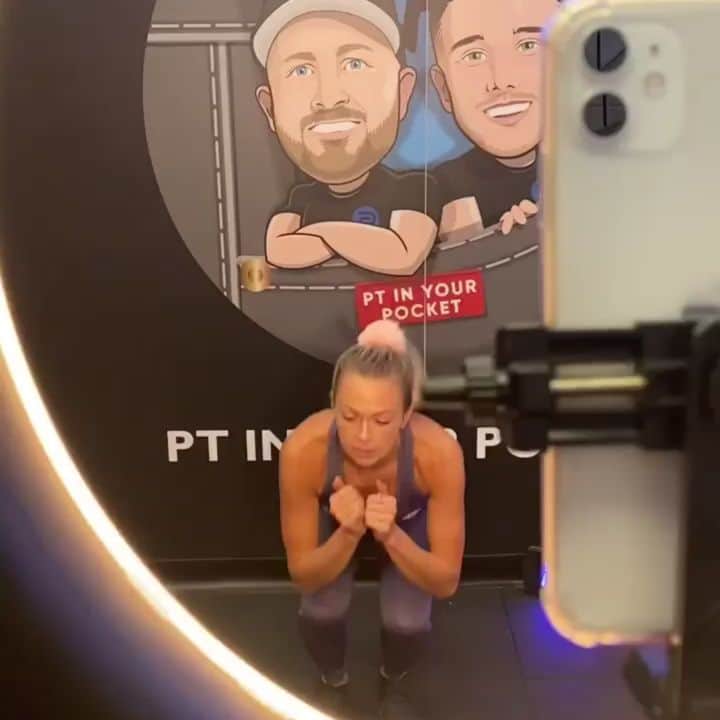 トニア・コーチのインスタグラム：「4 week lockdown means 1 thing..... HOME WORKOUTS!! PT in your pocket provides live fb workouts with me and amazing trainers. Who's joining us????  Go check it out for yourself.... Facebook... PT IN YOUR POCKET  #workout #stayfit #motivation #training #homeworkout #lockdown #lockdownworkout #fblive @petestyring @ryanconroy_pspt」