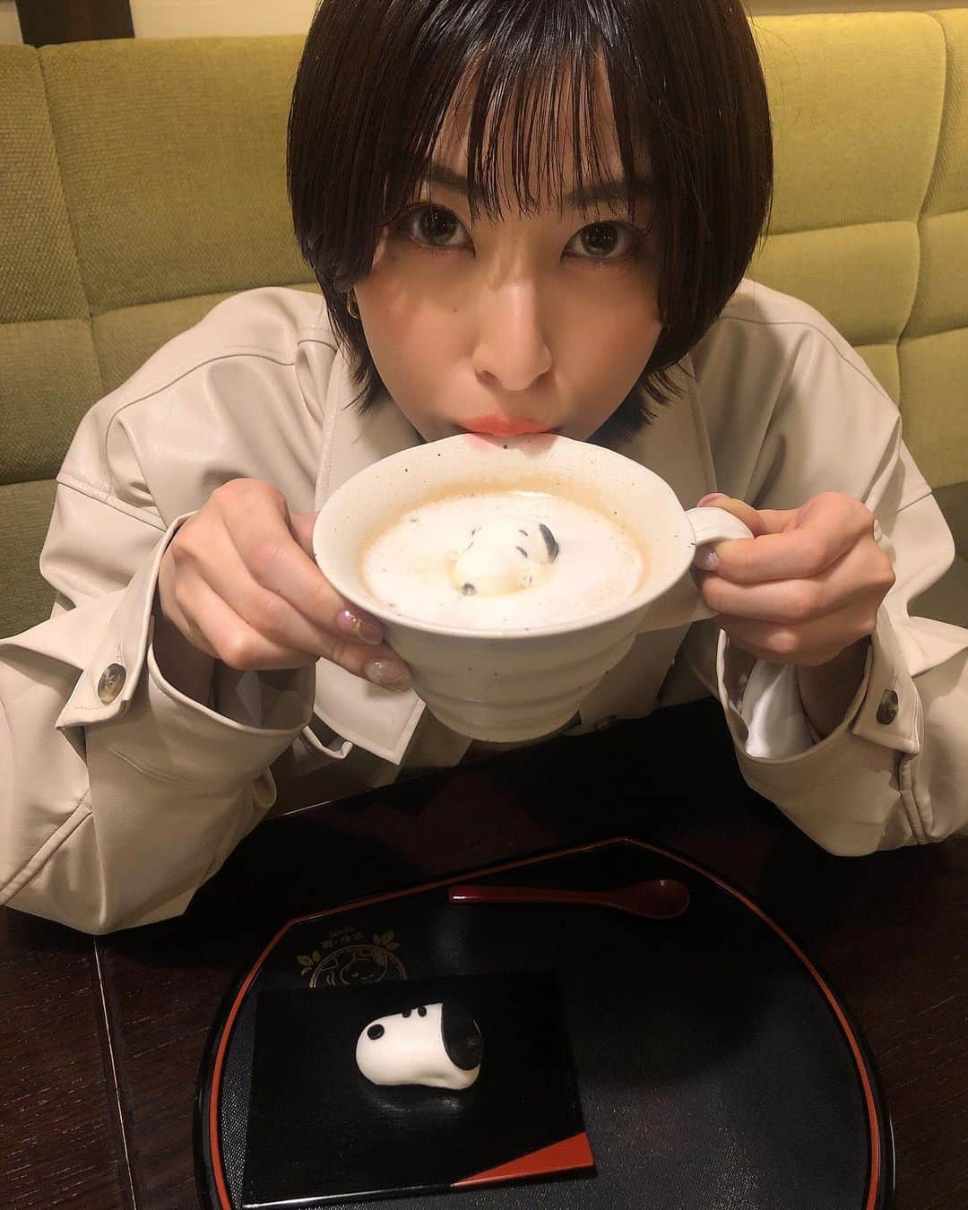 しよりさんのインスタグラム写真 - (しよりInstagram)「SNOOPY茶屋　京都・錦  ライブハウスの裏にあったスヌーピーのcafe🍵 メンバーと行ってきたよ！可愛かった〜  ミルクティーに浮かんだスヌーピーが 甘くて美味しかったよ〜❤︎  #snoopy茶屋 #京都 #京都カフェ #カフェ#力フェ巡り#カフェ好き#カフェ好きな人と繋がりたい #かふぇすたぐらむ#かふぇ #スヌーピーカフェ #スヌーピー #可愛い#ウルフカット#ネオウルフ #ウルフ #ショートヘア #ショートカット #gu #kawaii#Instagood#Instalike#いいね返し #41#14like#like4like#likeflike #followｍe」11月6日 22時16分 - shiyooori