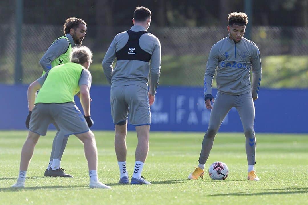 メイソン・ホールゲイトのインスタグラム：「Good to be back with the boys  💪💙 #EFC」