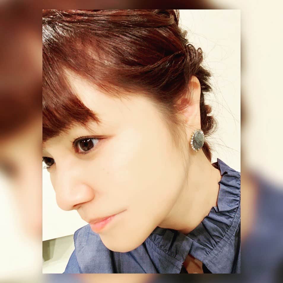中澤裕子のインスタグラム：「秋ですね  久々髪の色をメンテナンス ハイライトと ピンク寄りのcolorに💗 カット、colorのニュアンスは 最近は タビちゃんに @______.tabi おまかせです  ピアスは天然石を使った お友だちのハンドメイド🖤 @usagiriri  @kaoririririri0607  月一第一週目木曜日 @mentai_wide」