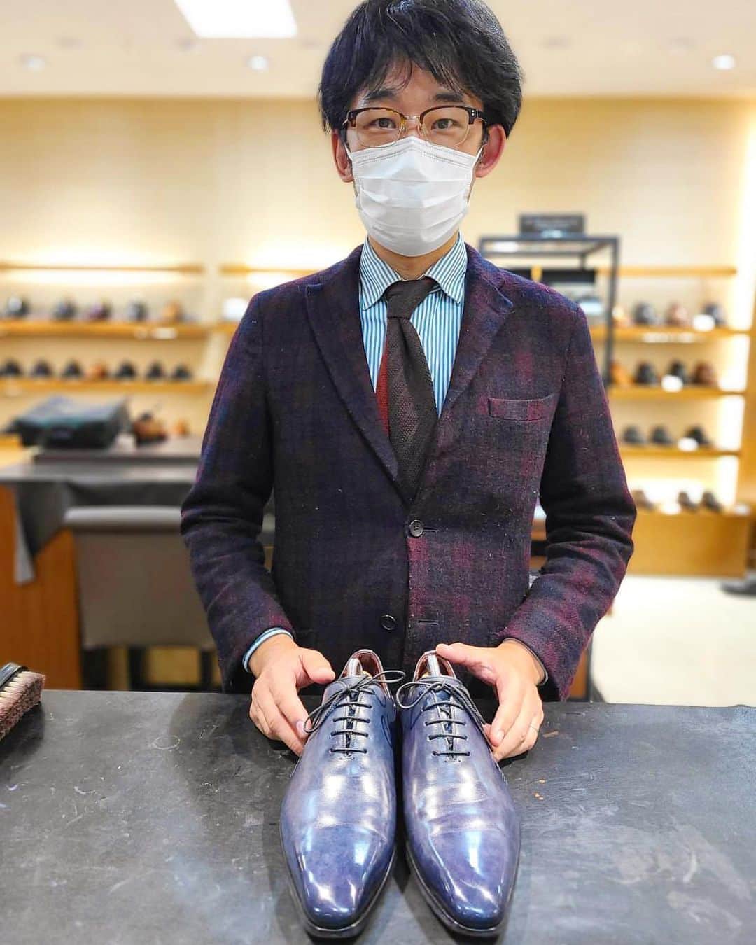 bootblack_officialさんのインスタグラム写真 - (bootblack_officialInstagram)「Shoe care counselling by Columbus shoeshinist Mr.Mituhashi at @isetan_urawa_smartworkerstyle   #columbus#bootblack#bootblacksilverline#shoecare#shoeshine#shoepolish#shoegazing#shoestagram#mensshoes#mensfashion#leathershoes#highshine#madeinjapan#japanmade#japanmadeshoecare#japan#saitama#urawa#isetan#isetanmens#isetanmensshoes」11月6日 22時21分 - bootblack_official