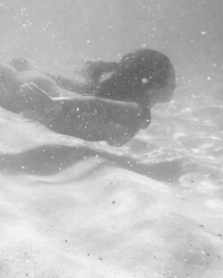 Riho Morishitaのインスタグラム：「Swim in crystal clear waters 🤍」