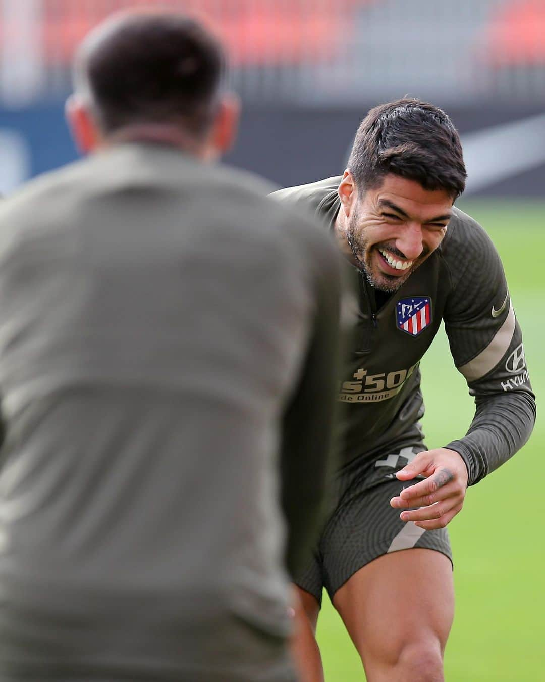 ルイス・アルベルト・スアレスさんのインスタグラム写真 - (ルイス・アルベルト・スアレスInstagram)「Listos para mañana y siempre positivos! 👌😀💪 @atleticodemadrid 🔴⚪️ #aupaatleti」11月6日 22時29分 - luissuarez9