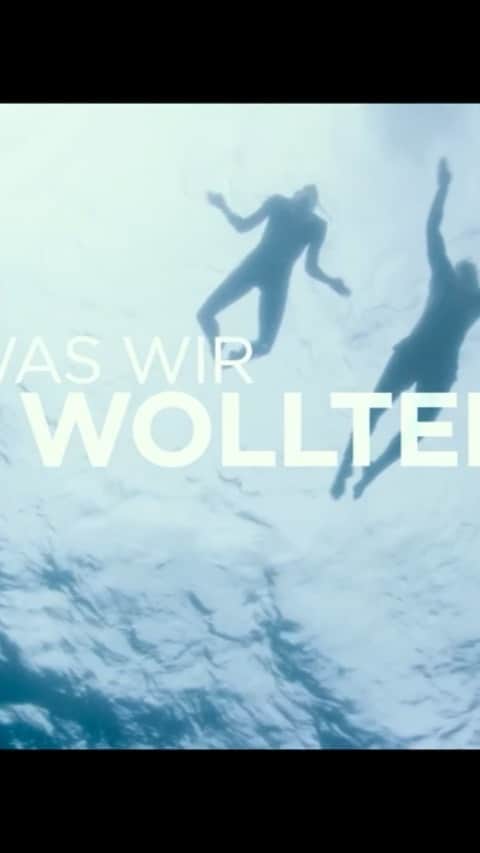 のインスタグラム：「Das ist der Trailer zu meinem neuen Film „Was wir wollten“, der eigentlich heute in den österreichischen Kinos starten sollte und letztes Jahr auf Sardinien und in Wien gedreht wurde. Leider ist es derzeit nicht möglich, den Film wie üblich im Kino zu sehen, was ich sehr bedauere. Der Kinostart wurde auf unbestimmte Zeit verschoben und vorerst ist der Film immerhin ab dem 11. November auf Netflix zu sehen. Ich hoffe, dass sich die Situation für alle Kunst- und Kulturschaffenden bald zum Besseren wendet und wir Filme wie diesen hier wieder dort genießen können, wo sie hingehören. Auf der großen Leinwand, im Kino. #sangundklanglos #alarmstuferot」