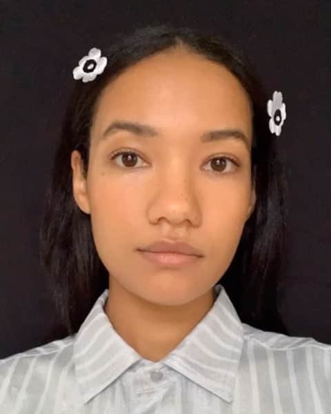 マリメッコのインスタグラム：「Add a touch of blooming sparkles to your Instagram Stories with our new Unikko face filter. Click the Effects tab in our profile to try the new Unikko filter out or simply search the filter with keywords "Unikko silver"! We'd love to see you wearing our new favorite accessory - remember to tag us in your posts! #marimekko」
