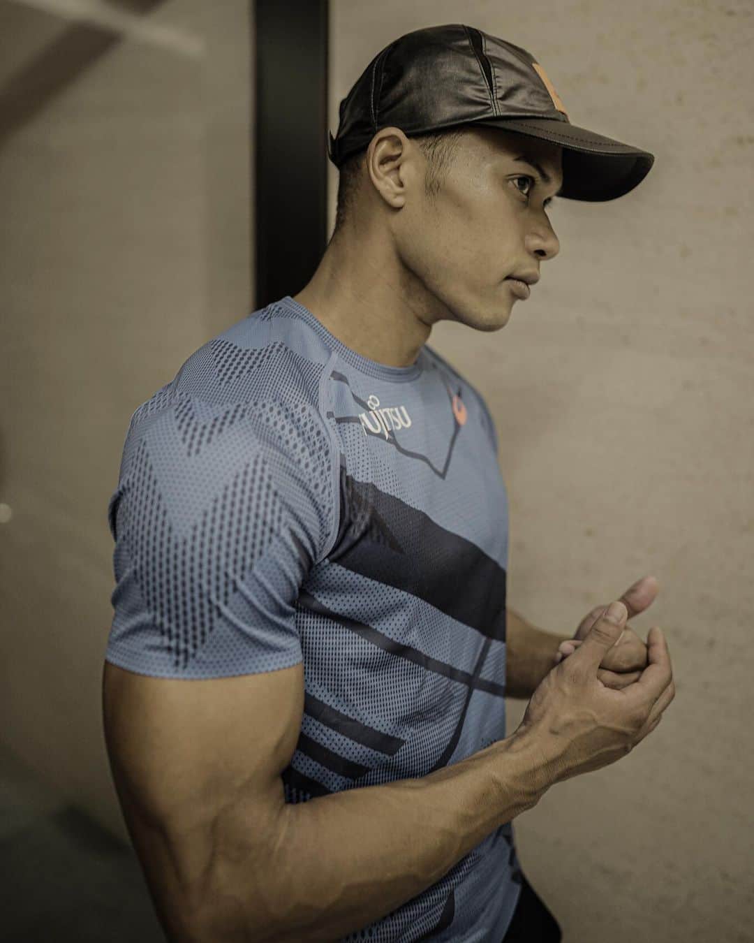 のインスタグラム：「🧞‍♂️  #asics #onitsukatiger  #fujitsu #trackandfield  #fitness #workout  #筋トレ #ワークアウト #陸上」