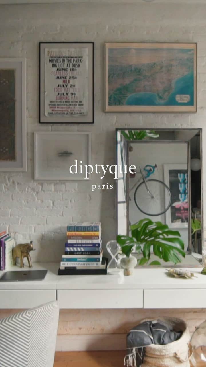 のインスタグラム：「diptyque invites you to tour the NYC apartment of Patrick Janelle. @aguynamedpatrick  Enter the entrepreneur’s “Soho lifestyle” in his home & office, where memories are inspired by both scent and creative projects  #diptyqueparis #hometour #interiordesign」