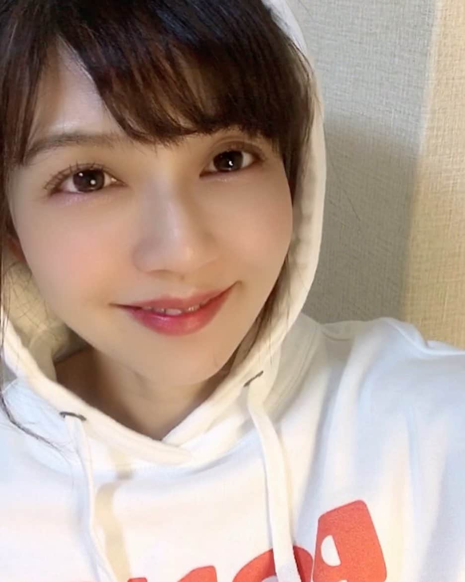 茜結のインスタグラム：「久々お花さん以外の一人芝居アップしました💗みてね  今回ゎ青春なかんじ。 学生時代。。。遠い過去だなぁ🤣  そしてパーカーゎポン万次郎さんラジオので奇跡的に当たったやつだよー  youtu.be/bEF8cbv_F2E  #茜結#グラビア#グラドル #女優#役者#ナレーター#youtuber #youtuber好きな人と繋がりたい #youtubechannel #可愛い女の子 #大人可愛い #綺麗になりたい #低身長#水着コーデ #シングルマザー #綺麗なお姉さん #熟女 #カメラマンさんと繋がりたい #撮影モデル #撮影 #cute #beautiful #beautifulpeople #お洒落さんと繋がりたい #お洒落 #可愛くなりたい #可愛い女の子 #可愛い子と繋がりたい #美少女 #美魔女 魔女」