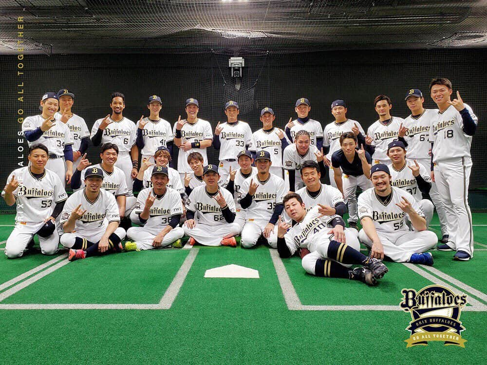 オリックス・バファローズさんのインスタグラム写真 - (オリックス・バファローズInstagram)「#ホーム最終戦 #山崎勝己 #松井佑介 #小島脩平 #ありがとう  #撮影の時だけマスク外しました  #Bs2020 #buffaloes #baseball #ORIX #プロ野球」11月6日 22時57分 - orix_buffaloes