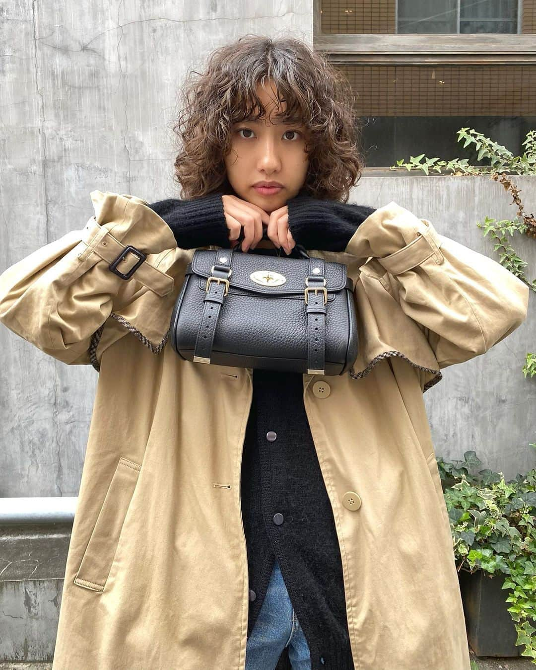 中田みのりさんのインスタグラム写真 - (中田みのりInstagram)「＠mulberryengland から50周年を記念して復刻したカバン「ALEXA」👜❤️ マルベリーグリーンプロジェクトは自然への敬意を示して環境へ配慮、製造されたレザーを使用しているそうです🌿 #MulberryGreen #MulberryAlexa」11月6日 23時00分 - minori_nakada