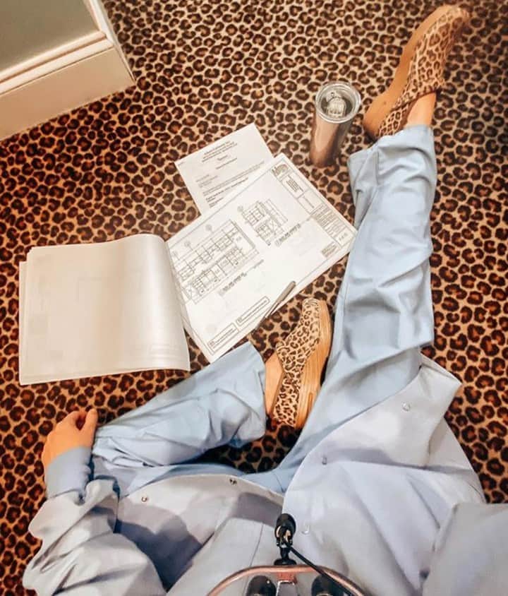 ダンスコのインスタグラム：「#shoegoals – see how to enter below: 1) Enter to win by tagging two friends in the comments. 2) Make sure you’re following @dansko on Instagram. Dansko has been proud to support nurses and healthcare workers throughout their journey, and through our donation efforts over the past months. This year, we are celebrating nurses and healthcare workers all year long! #Giveaway Rules: Giveaway runs 11/06/20 at 9:00 AM EST - 11/08/20 at 11:59 PM EST. No purchase necessary. One winner will be randomly selected and will be notified via DM. Verification that the winner is a nurse or healthcare worker may be required in the form of a nurse’s badge or ID. Winner will win one pair of Dansko shoes from the current collection with a total estimated retail value of $150 each. Giveaway not associated with Instagram. Full terms and conditions at the link in the bio.」