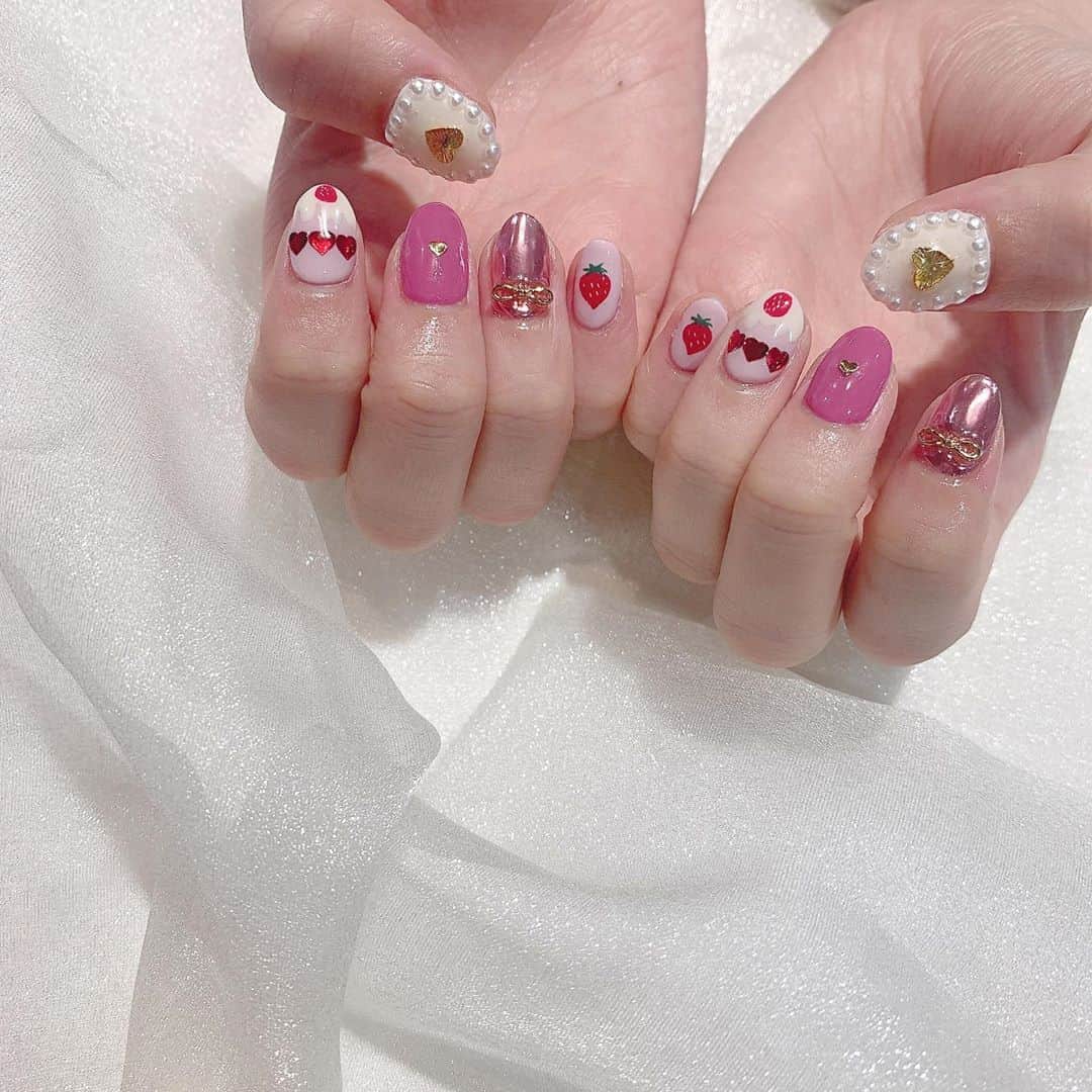 星野麻里愛さんのインスタグラム写真 - (星野麻里愛Instagram)「new nail💅 #nails #ネイル#ネイルデザイン#春ネイル#ピンクネイル#ピンク系ネイル #いちごネイル#ハートネイル」11月6日 23時06分 - maria.pink28