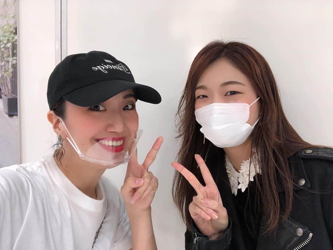 貴千碧のインスタグラム：「縁のある方とは必ず再会できる。 ご縁って本当に不思議ですね☺️✨宝塚って愛に溢れた場所だなぁ❤️  . . . #NY 帰りのような格好🤣 大さんの#Tシャツ と#キャップ　まいこの#ズボン　で#コーディネイト  本日ストレッチクラスを受けて下さいました皆様、ゆっくりお風呂🛁に浸かってお休みください⭐️#感謝 今日も沢山のお客様にお越し頂き本当にありがとうございました☺️🙏 #おやすみなさい」