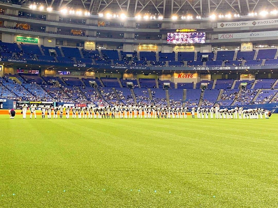 NANAMIのインスタグラム：「﻿ ﻿ ﻿ 2020シーズン﻿ ホーム最終戦⚾️﻿ ﻿ ﻿ VICTORY〜！！✨✨✨﻿ ﻿ ﻿ 沢山のご声援﻿ 本当にありがとうございました😊﻿ ﻿ ﻿ そして﻿ ﻿ 山崎勝己選手﻿ 小島脩平選手﻿ 松井佑介選手﻿ ﻿ お疲れ様でした✨﻿ ﻿ ﻿ 皆様と応援できた今シーズン幸せでした💝﻿ 本当にありがとうございました❤️﻿ ﻿ ﻿ ﻿ #Bs2020 #orixbuffaloes #baseball #オリックスバファローズ #プロ野球 #bsgirls #野球 #オリックス #オリ姫 #野球女子 #京セラドーム #京セラドーム大阪 #球場 #大阪 #instagood #instalike #followｍe #ユニフォーム #最終戦 #最終戦セレモニー」