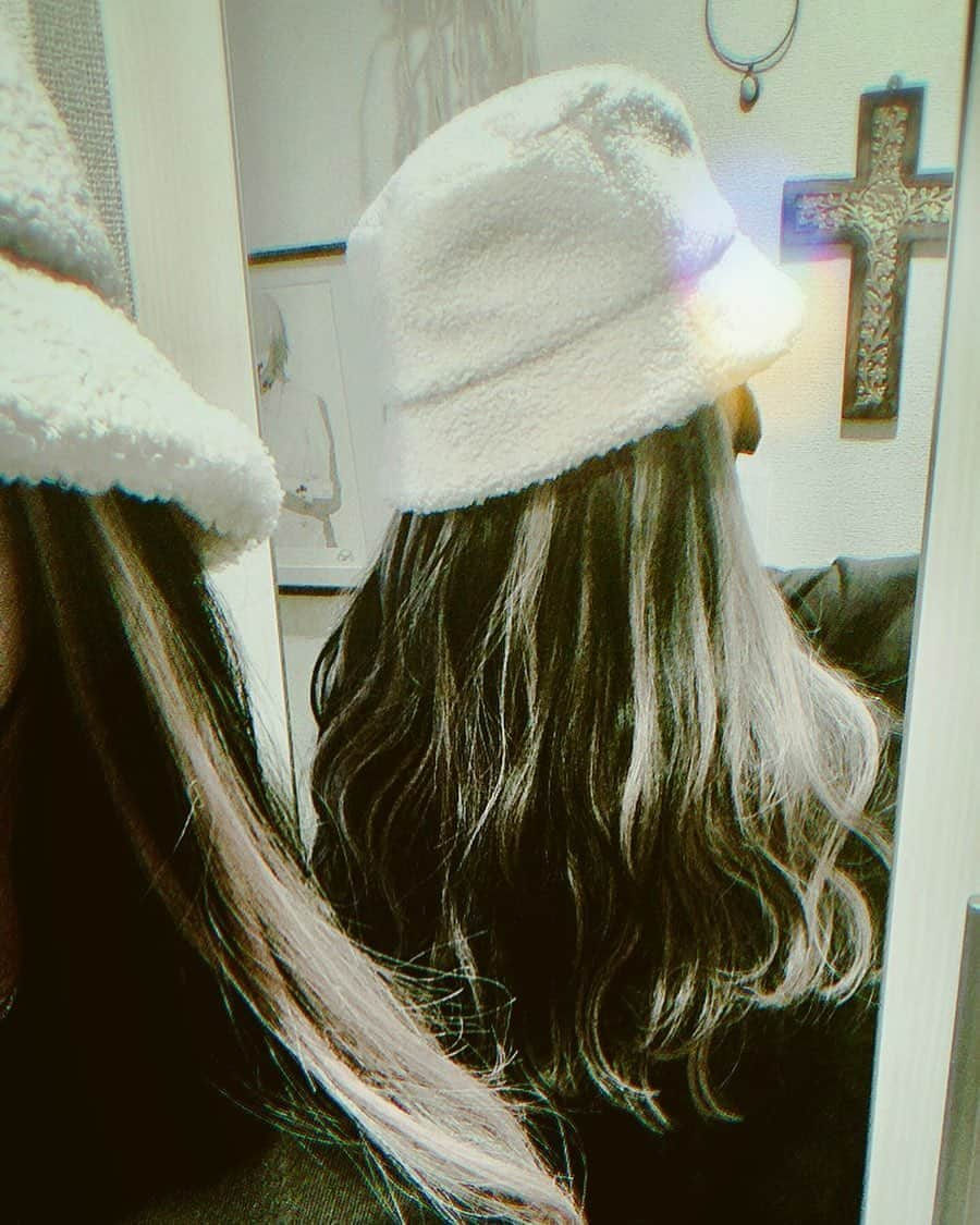 amiさんのインスタグラム写真 - (amiInstagram)「. . . . new hair❄️ . . . . #newhair  #シールエクステ」11月6日 23時13分 - amibeautytv