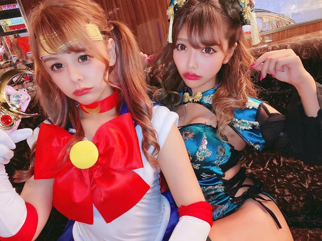 MIAのインスタグラム：「セーラームーンとチャイナ 🌟❣️ . . . #キャバ嬢 #キャバクラ #歌舞伎町 #すすきの#ミナミ #中洲 #ダンサー  #ショーパブ #ハロウィン#コスプレ#メイド #セーラームーン #プリティーウーマン #プリティーウーマンみあ」