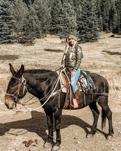 Kindly Myersのインスタグラム：「Mule days」