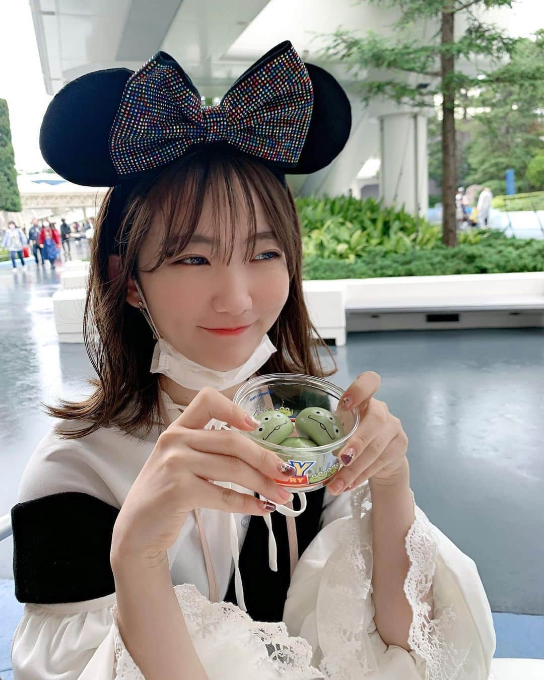 夏川愛実さんのインスタグラム写真 - (夏川愛実Instagram)「﻿ ﻿ ﻿ リトルグリーンマン👻﻿ ﻿ ﻿ #ディズニー#disney#disneyland﻿ #ディズニーコーデ#夢の国#カチューシャ#ミニーちゃん﻿ #リトルグリーンマン#ディズニーフード#ディズニー食べ歩き﻿」11月6日 23時26分 - ami_natsukawa