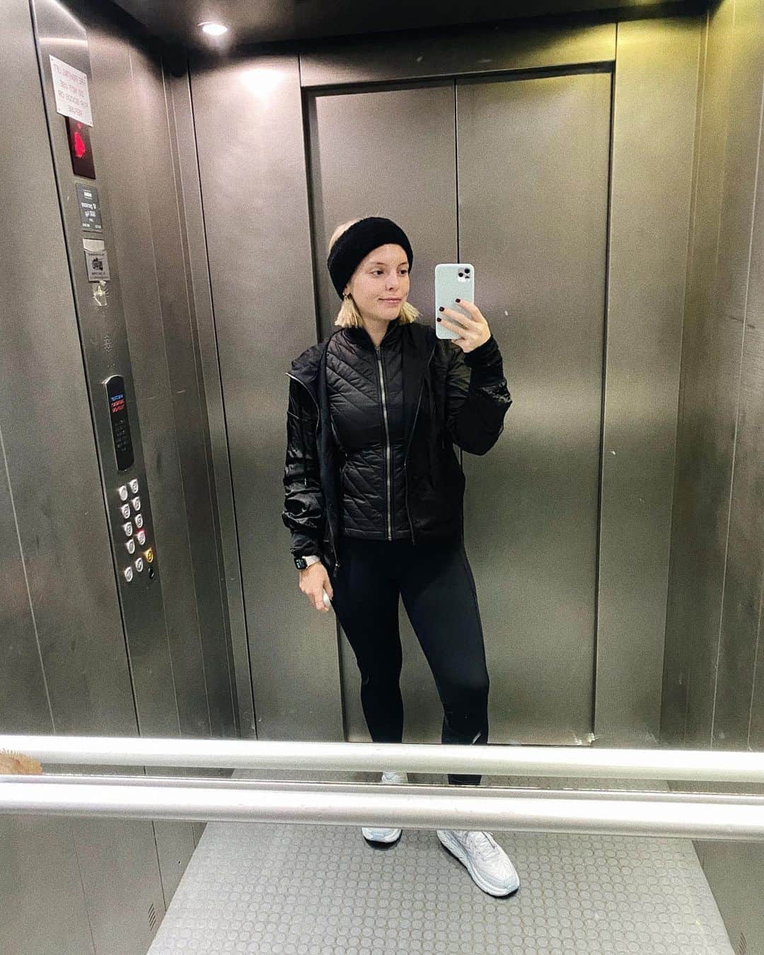 Estée Lalondeさんのインスタグラム写真 - (Estée LalondeInstagram)「*goes for a run for the first time in months and tells literally everyone about it*」11月6日 23時29分 - esteelalonde