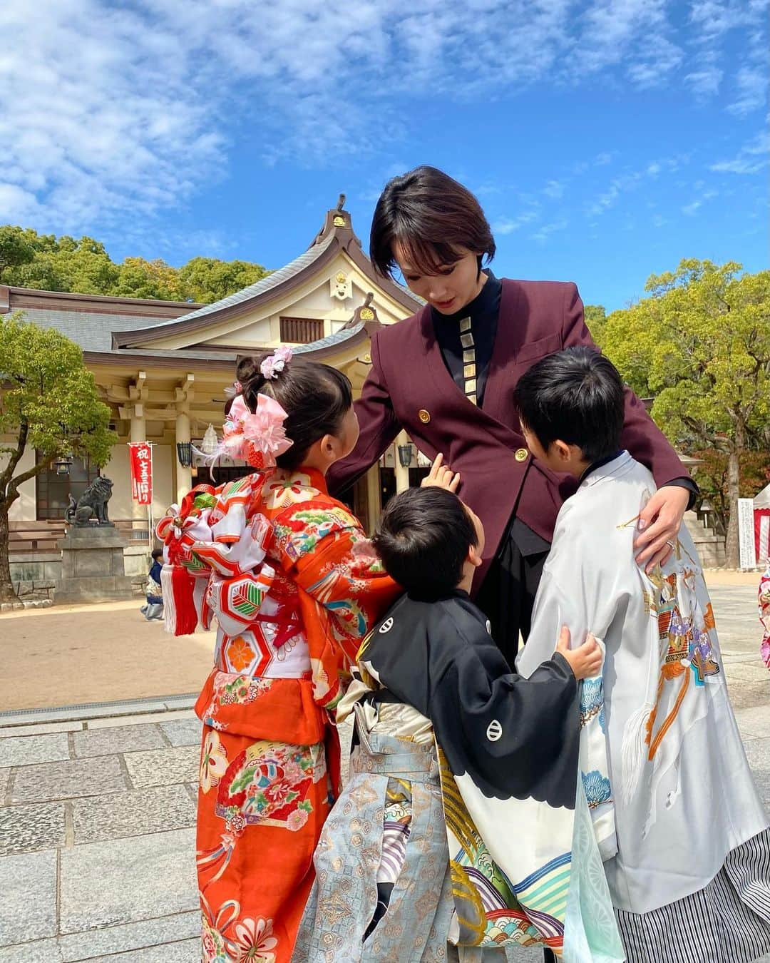 壱城あずささんのインスタグラム写真 - (壱城あずさInstagram)「.﻿ 甥っ子姪っ子の七五三へ⛩﻿ これからたくさんの試練があると思うけど諦めず努力して困ってるお友達がいたら必ず助けてあげてね。﻿ いい子にしてたらまた風船あげよう🎈笑﻿ ﻿ #甥っ子﻿ #姪っ子﻿ #七五三﻿ #壱城あずさ﻿ #しーらん﻿」11月6日 23時30分 - shiiran1012