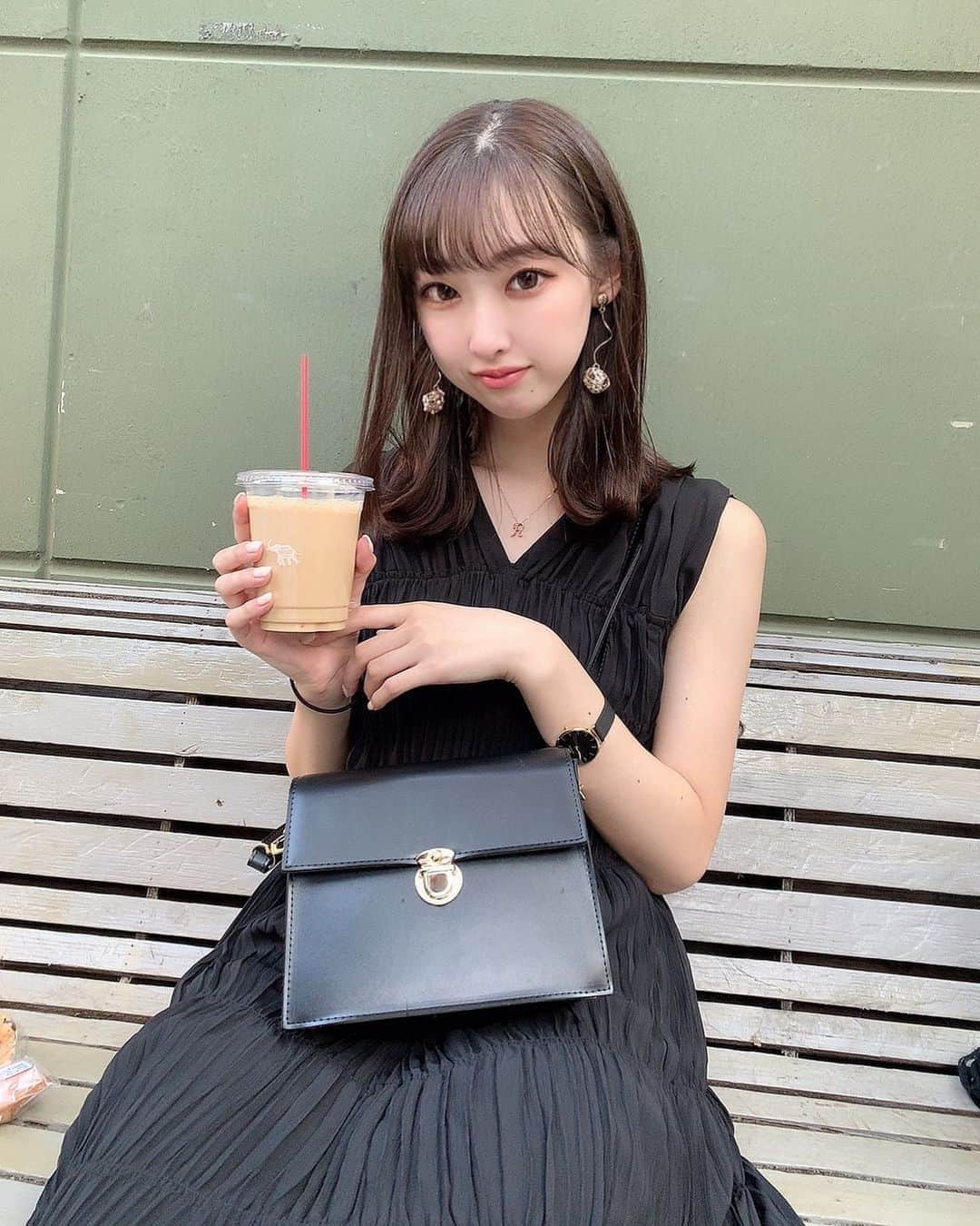 のインスタグラム：「☕️ #おとしふく　#ブラックコーデ」