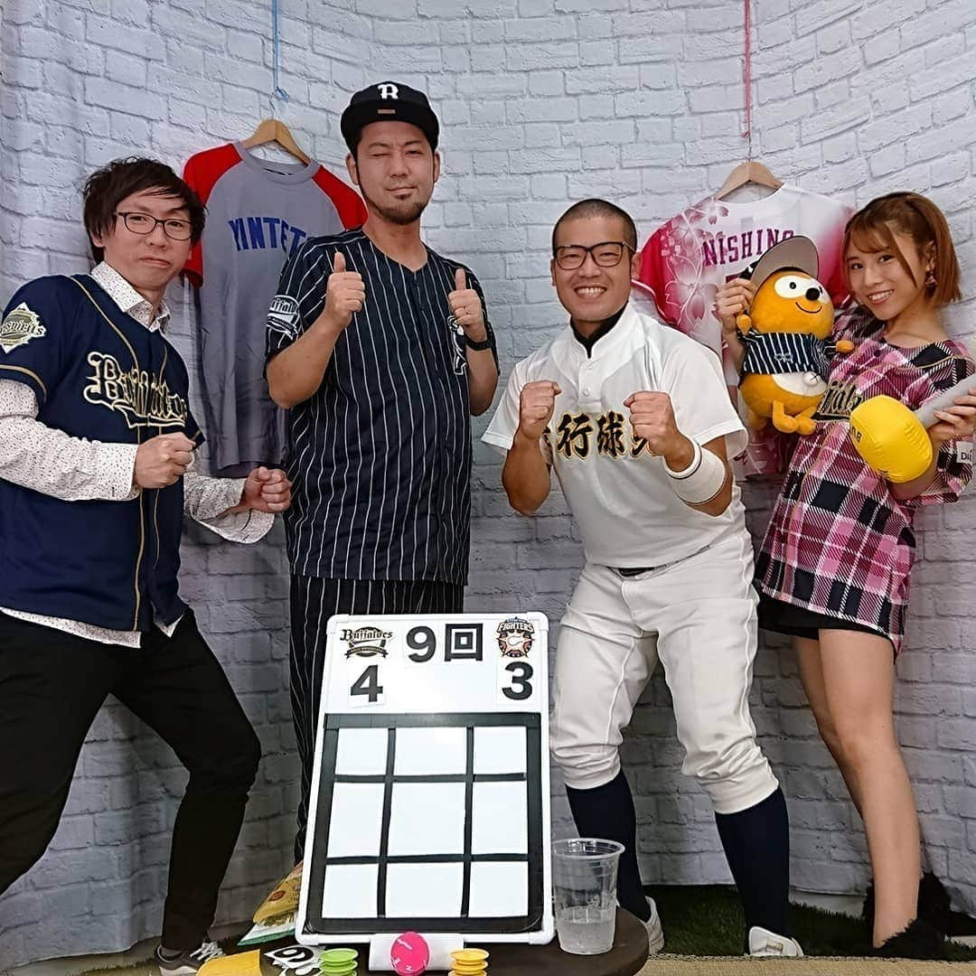 大岩根綾奈のインスタグラム：「おりほーーーーーーーーー🤘！！！！！  今シーズン最後の放送でした⚾✨  私は９月からオリックスをきっかけに野球が大好きになりました。今日はいつも以上に凄い凄い最高な特別な試合でした😭👏👑  胴上げ見れたのも本当に嬉しかった～🥺 沢山の感動をありがとうございました✨  来年に向けて野球のルールももっと勉強していきたいです💪  #オリックス #オリックスバファローズ #素敵なチーム #おりほー #引退式 #おめでとうございます #感動をありがとう #オリ姫 🔰 #野球 #勉強中」