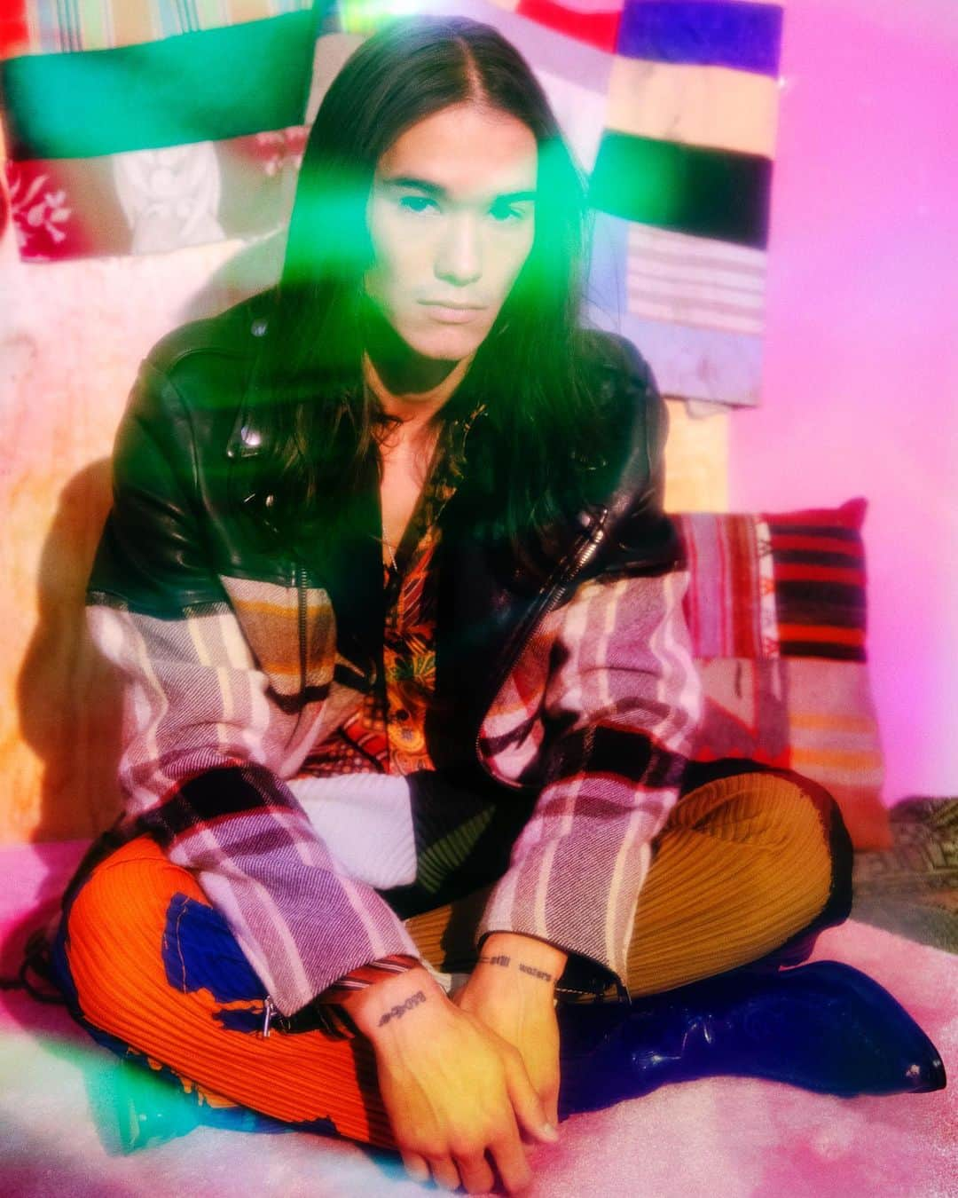 ニコラ・フォルミケッティさんのインスタグラム写真 - (ニコラ・フォルミケッティInstagram)「@booboostewart.art for @vman ❤️💚💛 photo @douginglish fashion by me 💙」11月6日 23時38分 - nicolaformichetti