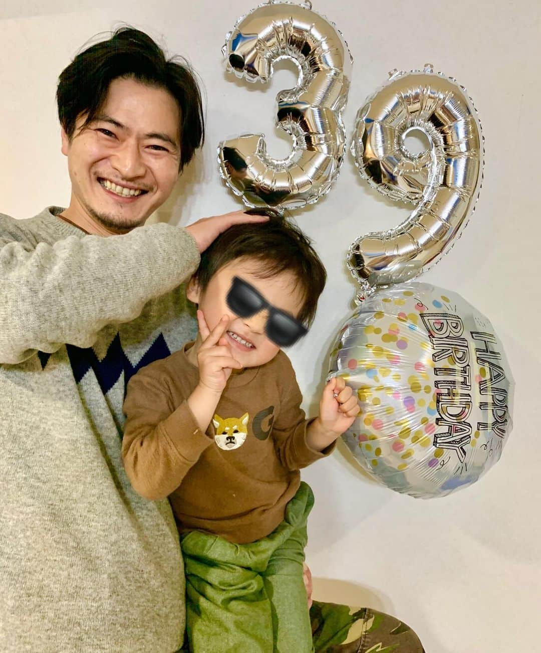 窪塚俊介のインスタグラム：「Happy birthday to me. サンキュー39㊗️ 驚きの旨さのビーフストロガノフが出てきました🍛 みなさま、おめでとうのメッセージ、どうもありがとうございます😊おかげさまで、とても穏やかな歳越しできてます🈵㊗️  #19811106 #ビーフストロガノフ #ミルクレープ」