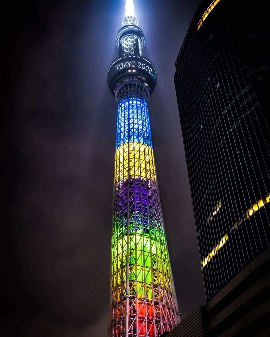 中村駿介のインスタグラム：「This is TOKYO SKYTREE 🗼 🇯🇵  #Tokyo #japan #人1 #black #rainbow #2020#tokyoskytree」