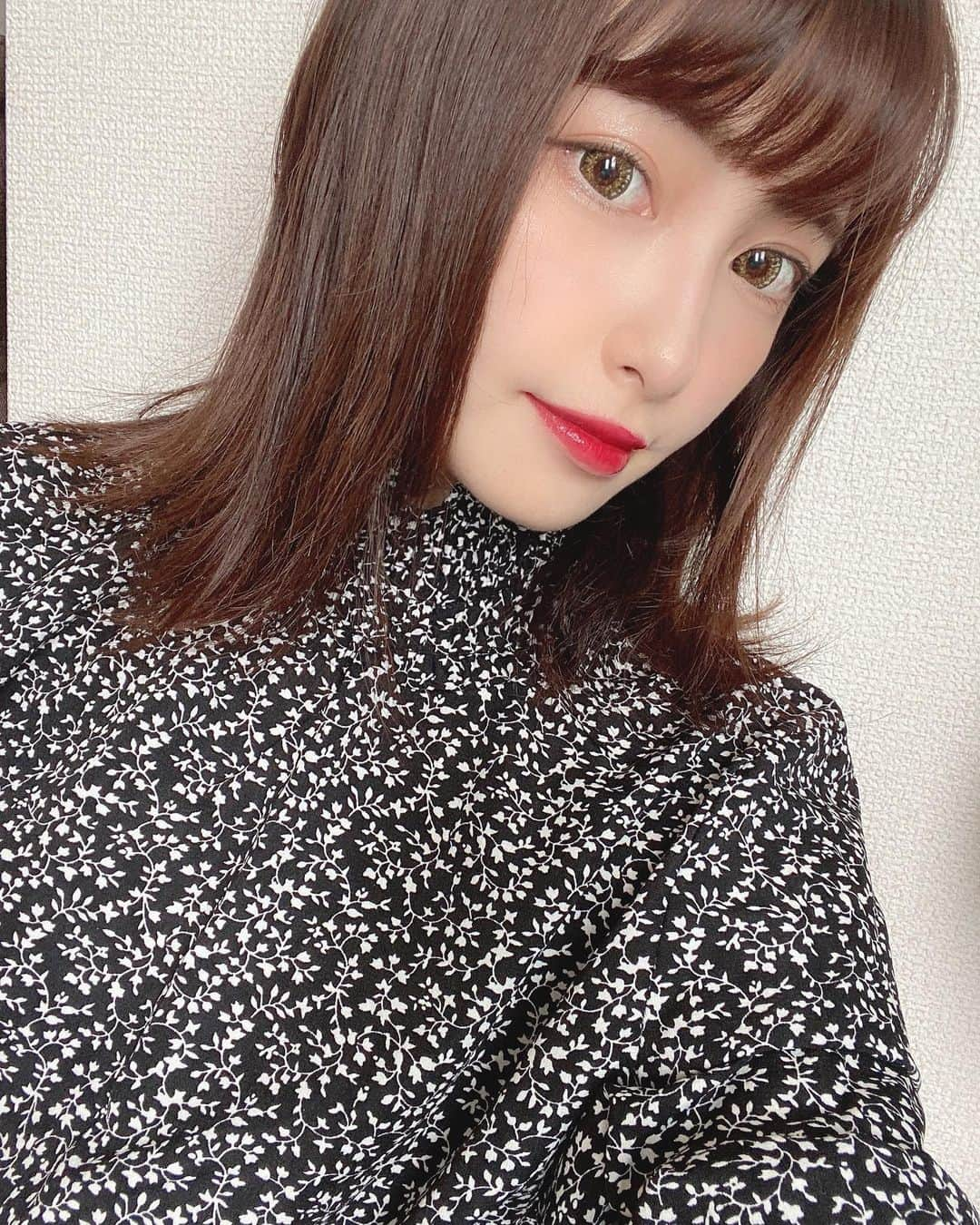 ぴよさんのインスタグラム写真 - (ぴよInstagram)「3回目の #脱毛 で #ハピネス江坂 ❤︎ @whitening_lounge_happiness_esk ❤︎で☺️☺️ . 毛の周期的に3回目6回目9回目で違いが少し実感できる節目みたいやから、 今回3回めで、1回目2回目のときより、より #脱毛効果 を感じれるみたい🥰 . もうすでに2回終わった状態で、前よりも毛が薄くなったような気がしていたから、違いを実感できるのが楽しみ😍😍 . #ストーリー でも載せたけど、 もーこの紹介で #全身脱毛 が初回💐9800円💐でできるみたいし、 気になったらDMくだせえ🙃🙃🙃 . 他にも11月中のキャンペーンとして、 #両脇脱毛 が1回500円になるらしい！！ 1回だけでも、違いが実感できるみたい😉😉 . 値段もリーズナブルなので、おすすめの #脱毛サロン です🤤🤤 .  #ハピネス #ホワイトニング大阪 #脱毛大阪 #脱毛サロン #happiness #whitening #vio脱毛 #脱毛安い #ホワイトニングサロン」11月6日 23時57分 - _piyogram_