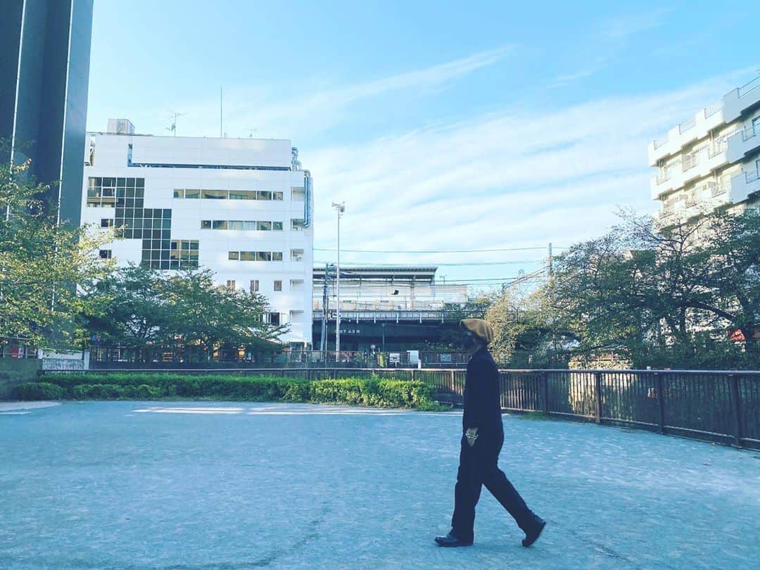 月に吠える。のインスタグラム：「中目黒。  #中目黒 #大森南朋」