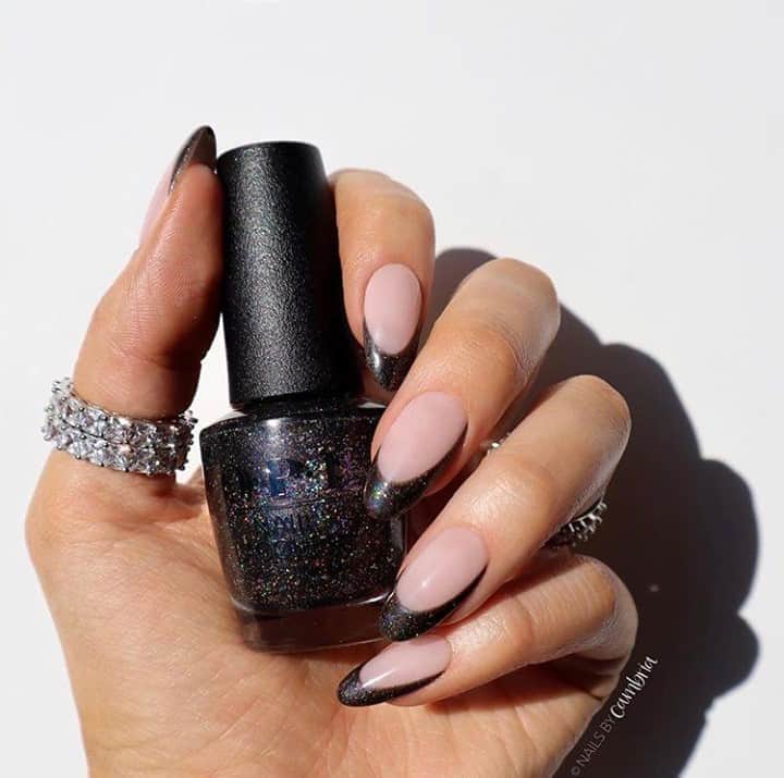のインスタグラム：「GIVEAWAY TIME!🚨  Get your chance to win this custom Swarovski Encrusted Bottle and ring ($225 value) - Two grand prize winners to receive!  Ten (10) second place winners to receive one (1) Swarovski encrusted bottle caps + one (1) Swarovski Ring ($130+ value)⁣. Eight (8) runner-ups to receive one (1) Swarovski Ring ($20+ value)⁣  Contest rules👇⁣ 1️⃣ Like this post⁣ 2️⃣ Follow @OPI_Professionals and @CosmoprofBeauty⁣ 3️⃣ Create your own holiday inspired nail art and share on your IG feed using any OPI shades tagging: @cosmoprofbeauty, @OPI_Professionals, @nailsbycambria , #OPIShineBright, #ColoristheAnswer, #LicensedToCreate *️⃣ CONTEST CLOSES 11/7/20⁣ ⁣ #repost #opi #opinails #opinailpolish #opipolish #cosmoprofbeauty」