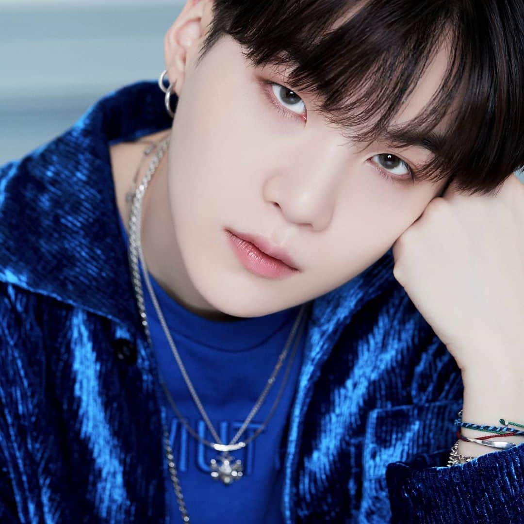 BTSさんのインスタグラム写真 - (BTSInstagram)「⠀ #BTS #방탄소년단 #BTS_BE Concept Photo - 슈가 (SUGA) ⠀ #Curated_by_BTS #SUGA #슈가」11月7日 0時00分 - bts.bighitofficial