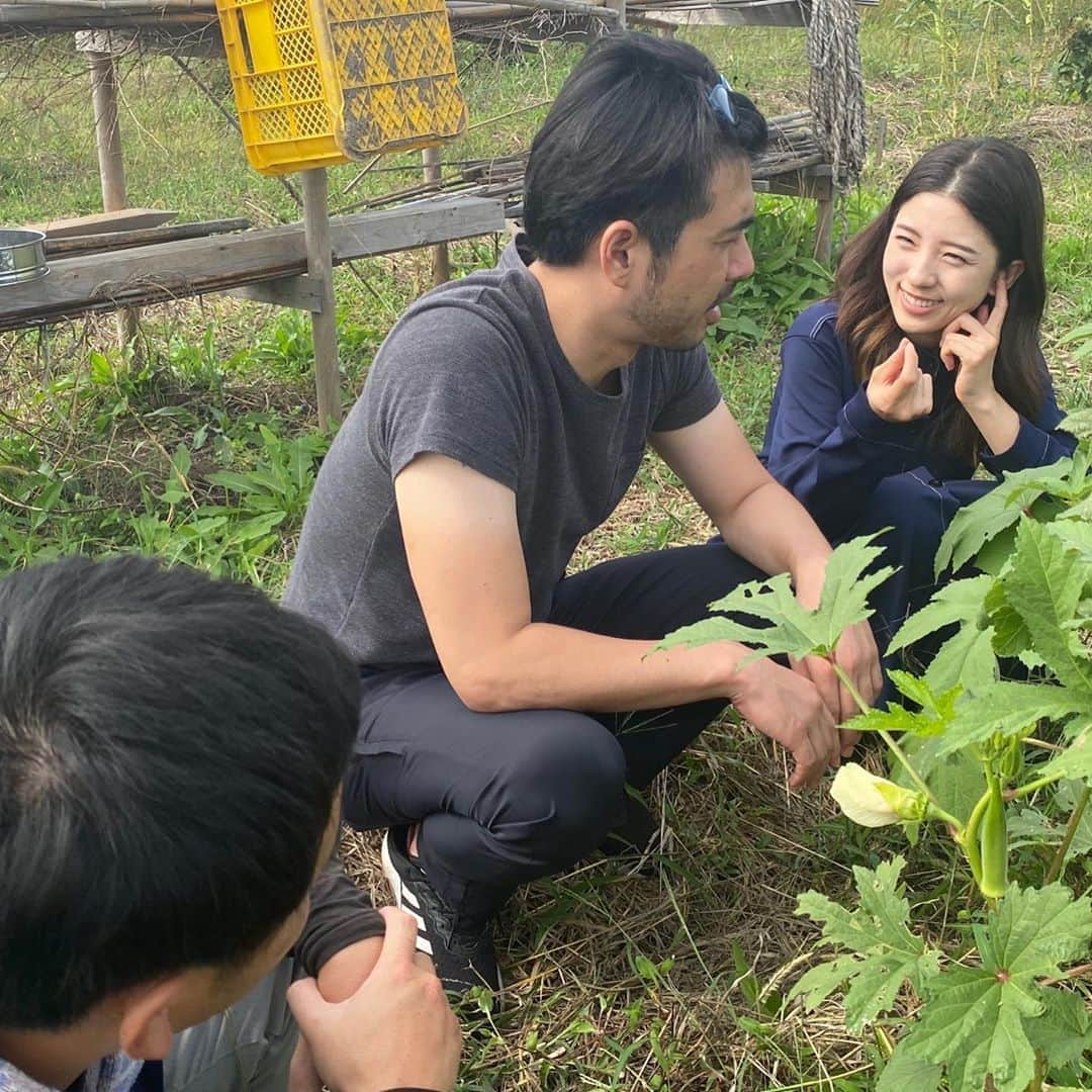 松井絵里奈さんのインスタグラム写真 - (松井絵里奈Instagram)「1ヶ月前の稲刈り記録🌾  自分たちが手植えで植えた 自然栽培のお米。 新米の味は格別でした。  種🌱の大切さも 教えていただきました。  農作業。生命をつなぐ尊いお仕事です🙏🏻✨  #自然栽培米 #愛媛県 #伊予市 #新米 #種が大切 #松井絵里奈」11月7日 0時04分 - erina74xx