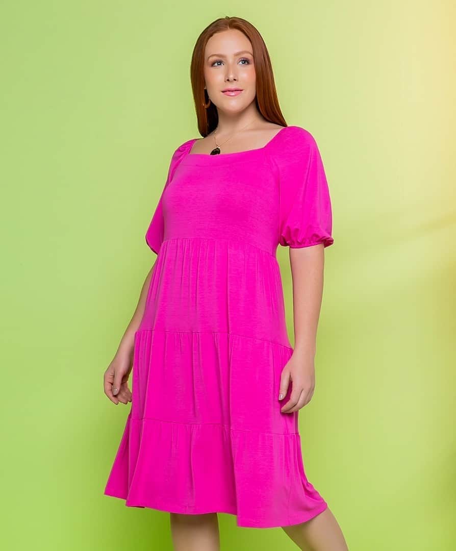 DECÊNCIAのインスタグラム：「O vestido que é a cara da sexta-feira e do final de semana que vem por aí! Escolha sua cor favorita e encha seus dias de novas sensações! 🌞😍 #decencia #modaplussize #plussizeonline #bodypositive」
