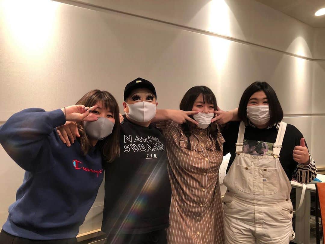 のインスタグラム：「【出演情報】 ABCラジオ日曜日24:30～ Yes! 日曜酒Bar!（にちようさかば） 11/8の深夜、出演しておりますー！ベビーヴァギーちゃんと紅しょうがのラジオです📻全員友達でしかないので収録はっちゃけすぎました！いつものあたいら😇汚い話しかしてませんが聴いてね✨ #日曜酒Bar #ベビーヴァギー #紅しょうが #中華そば堀川」