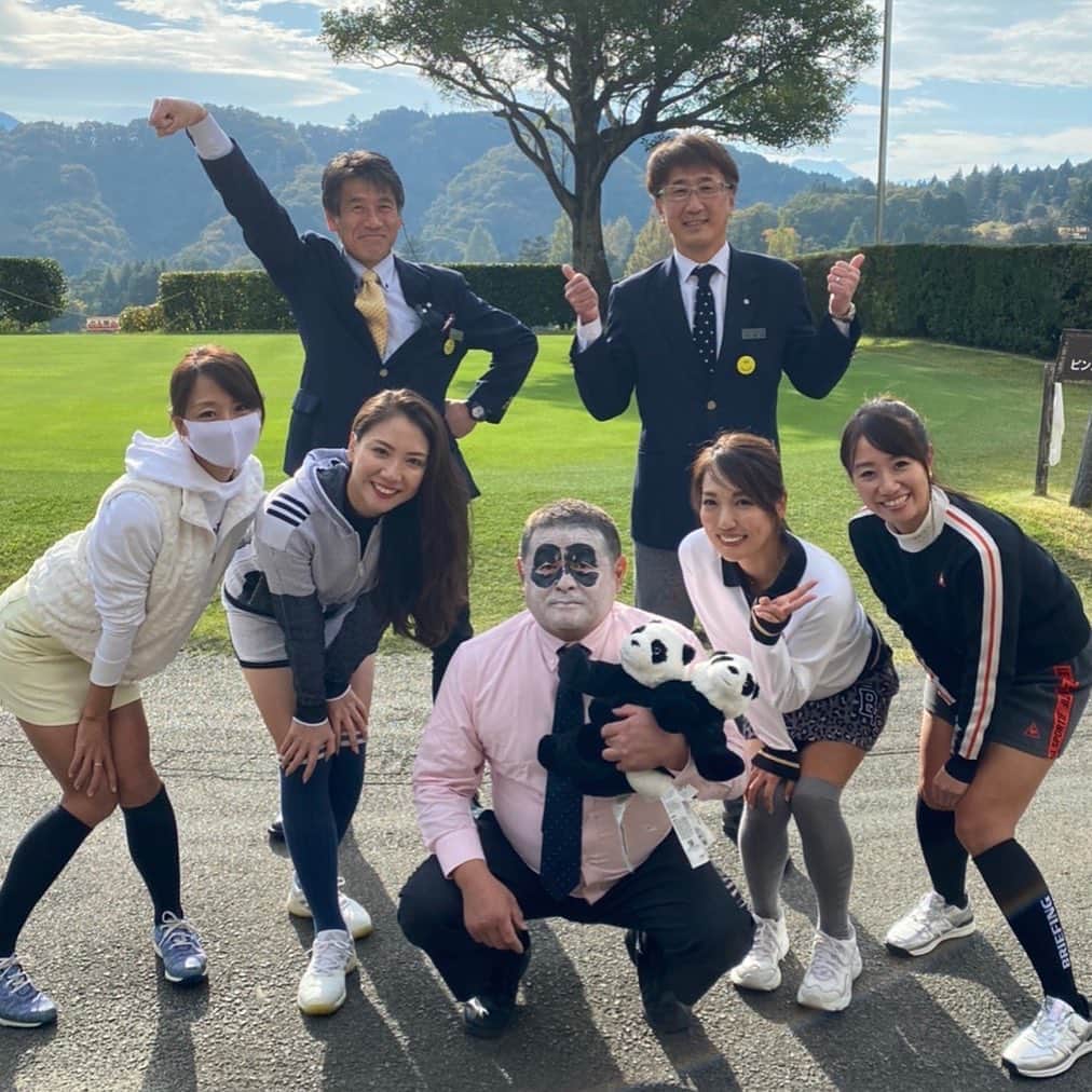 相川友希のインスタグラム：「サンメンバーズのダンサーの皆さん。。。TikTokで有名な方たち。。。上野のパンダ🐼じゃないよ。。 #ゴルフ　#ゴルフ場で踊る　#動画欲しい　#もらい忘れた　#パンダと愉快な仲間たち　#サンメンバーズ　#縄跳びダンス　#こらから　@ryo_tashiro とカラオケで踊りたい。　@korinhime_golf と沖縄で10回以上踊った　@juppy0622  はプロ #TikTok #支配人さん　#楽しいゴルフ場　#パンダ#信玄餅　@sunmembers」