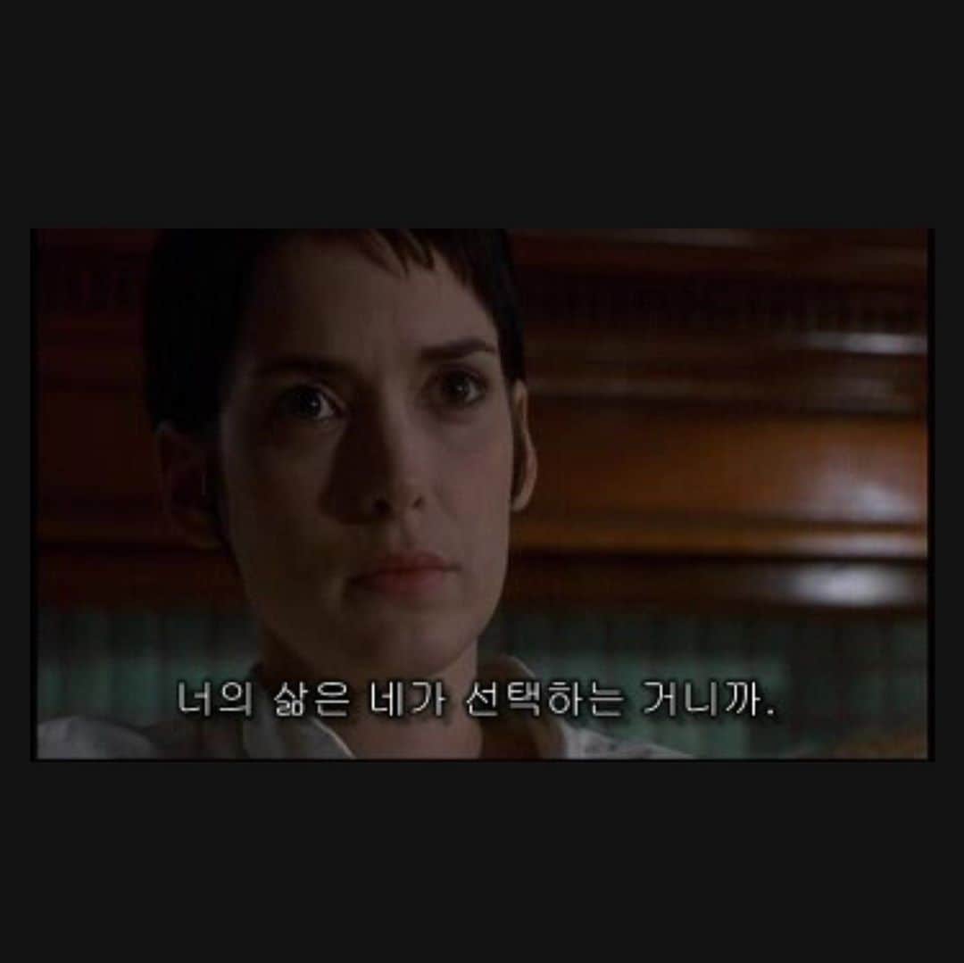 ヒョニ・カンさんのインスタグラム写真 - (ヒョニ・カンInstagram)「1999.🎥 #처음만나는자유 #girlinterrupted  우리모두는다거짓말쟁이일지도몰라’🤞」11月7日 0時33分 - hyoni_kang