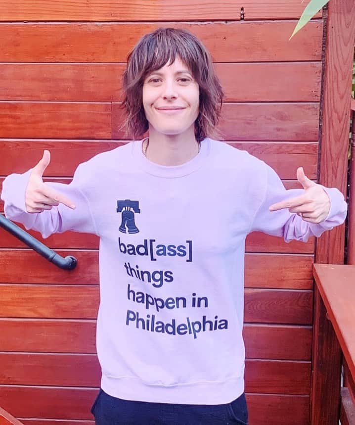 キャサリン・メーニッヒのインスタグラム：「Bring it home Philly 🔔❤️」