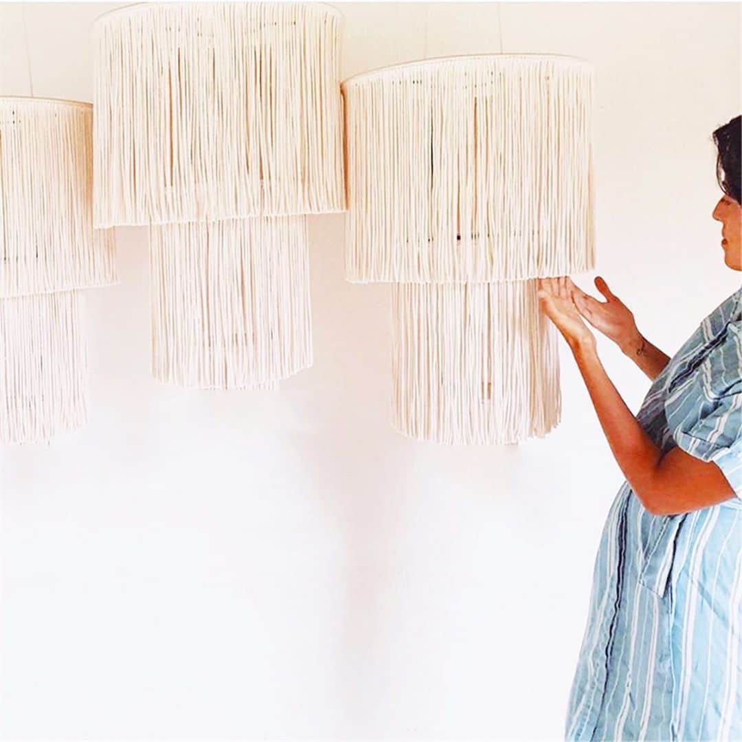 チップ＆ペッパーのインスタグラム：「Hand Woven Macramé Lampshade for an authentic bohemian vibe.  . . . . . . . . #interior #morninglight #apartmenttherapy #scandi #interior4all #americanstyle #woodenhouse #interior123 #interior4inspo #interior_delux #interiordesign #myinterior #bohostyle #hangingchair #swing #industrial #scandinavian #mynordicroom #bohemian #natural #stylraven #farmhouse #minimalisticdesign」