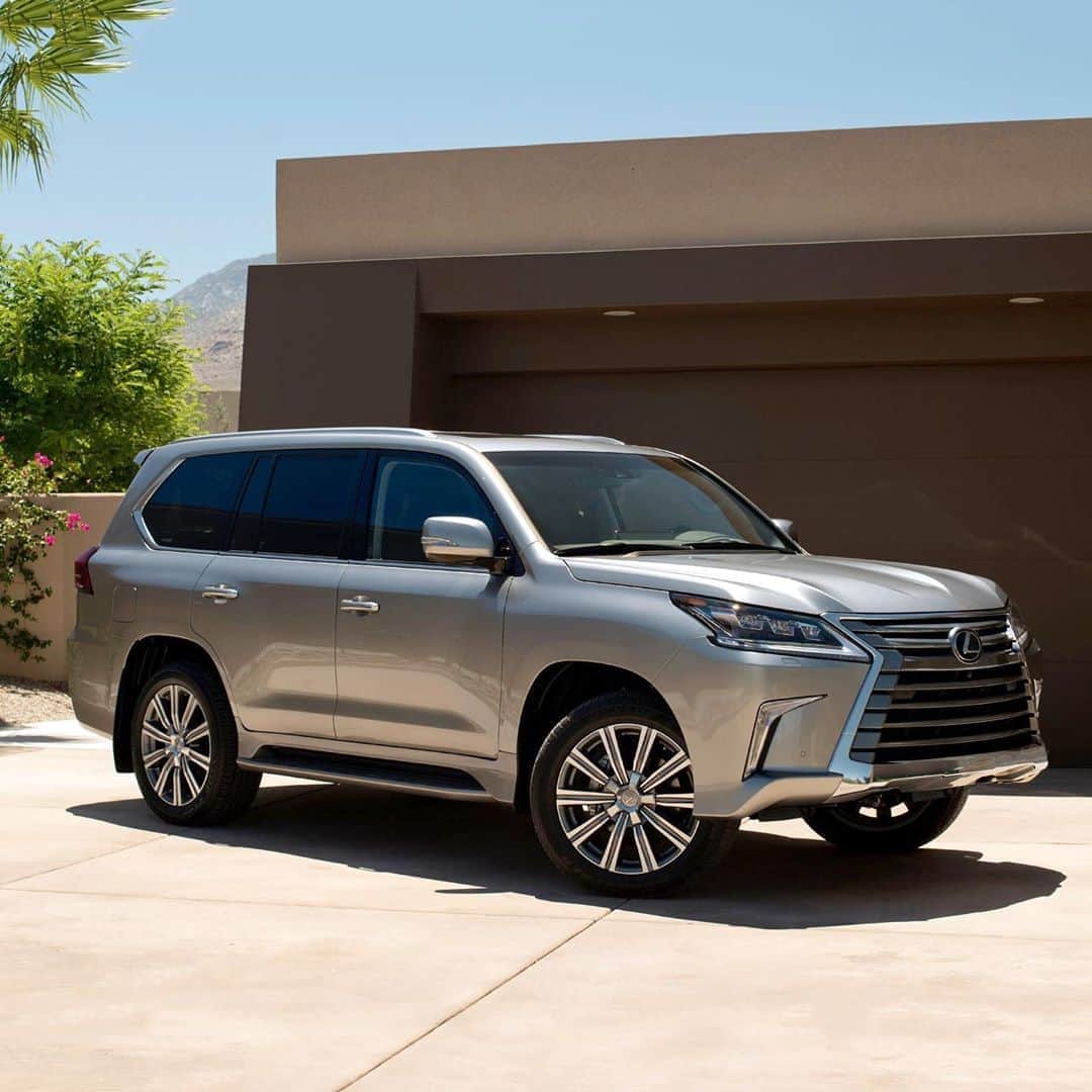 Lexus USAのインスタグラム：「There’s nothing quite like a freshly washed flagship. #LexusLX」