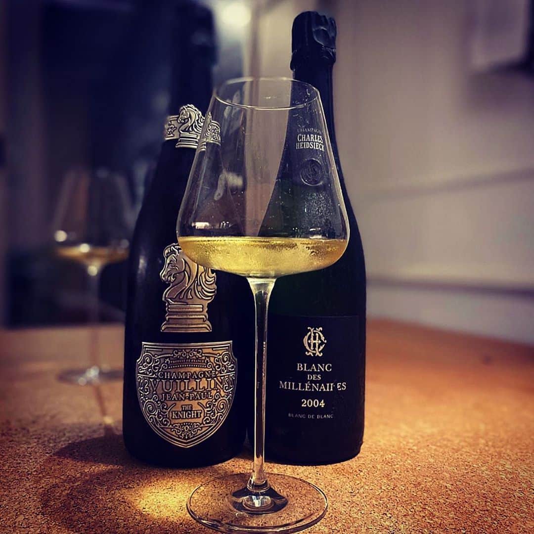 イタレッセさんのインスタグラム写真 - (イタレッセInstagram)「Champagne and Etoilé Sparkle, a perfect match!  Check our stem glass out on shop.italesse.com it’s the bestseller of the year!  #italesse #glassware #etoilésparkle #sevenpoints #perlage #sparklingwine #sparkling #champagne #champagnelover #gold #passion #bubbles #wine #tasting #emotion #cheers #weekend #sommelier #sommelierlife #sommelierlifestyle #lifestyle #instawine #winelover  Ph. by @thechampagneguru」11月7日 1時07分 - italesse