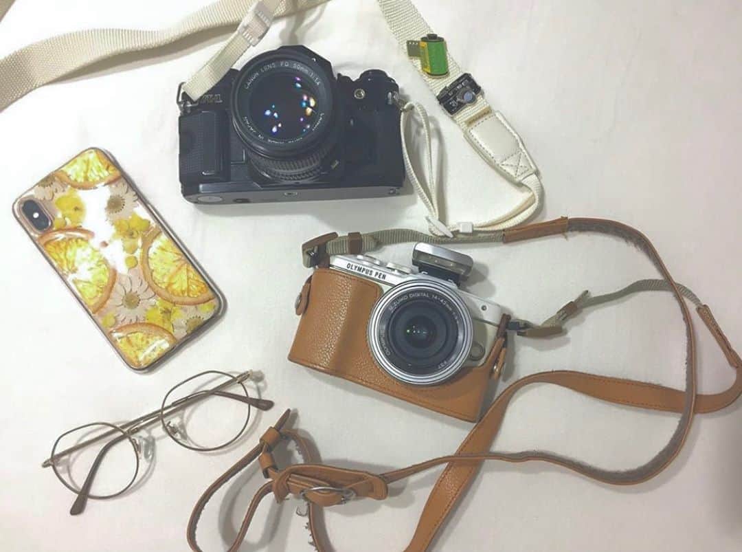 布施柚乃さんのインスタグラム写真 - (布施柚乃Instagram)「🎞﻿ ﻿ ﻿ この前行った旅行フィルムカメラ巻き付いてなくて﻿ ﻿ 一枚も撮れなかったの﻿ ﻿ フィルムの良さである手動の難点、、﻿ ﻿ ﻿ ﻿ 悔しい、、、、、、、、」11月7日 1時11分 - yuno.fuse