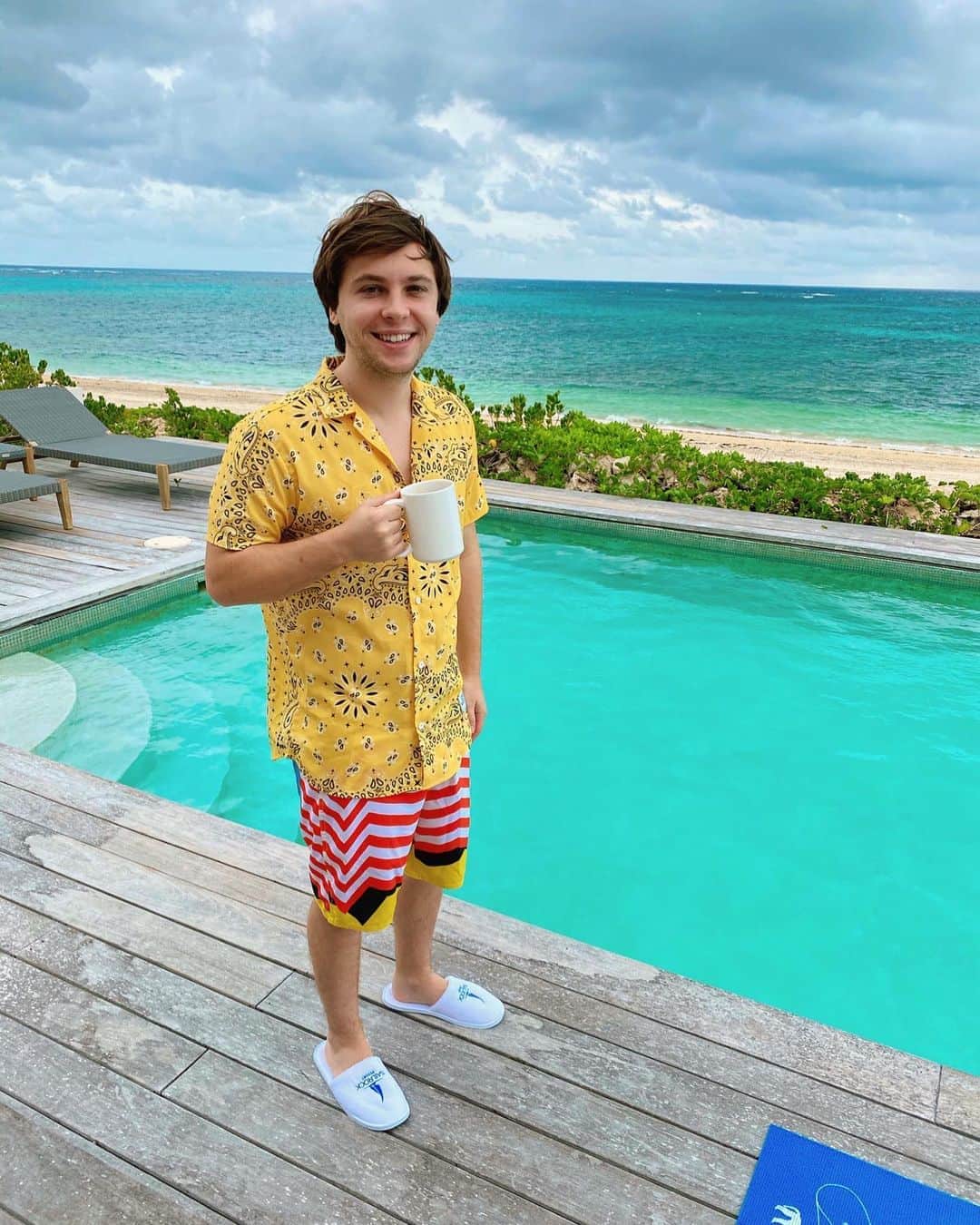 キートン・ストロンバーグのインスタグラム：「I wanna wake up on the beach 🏖」