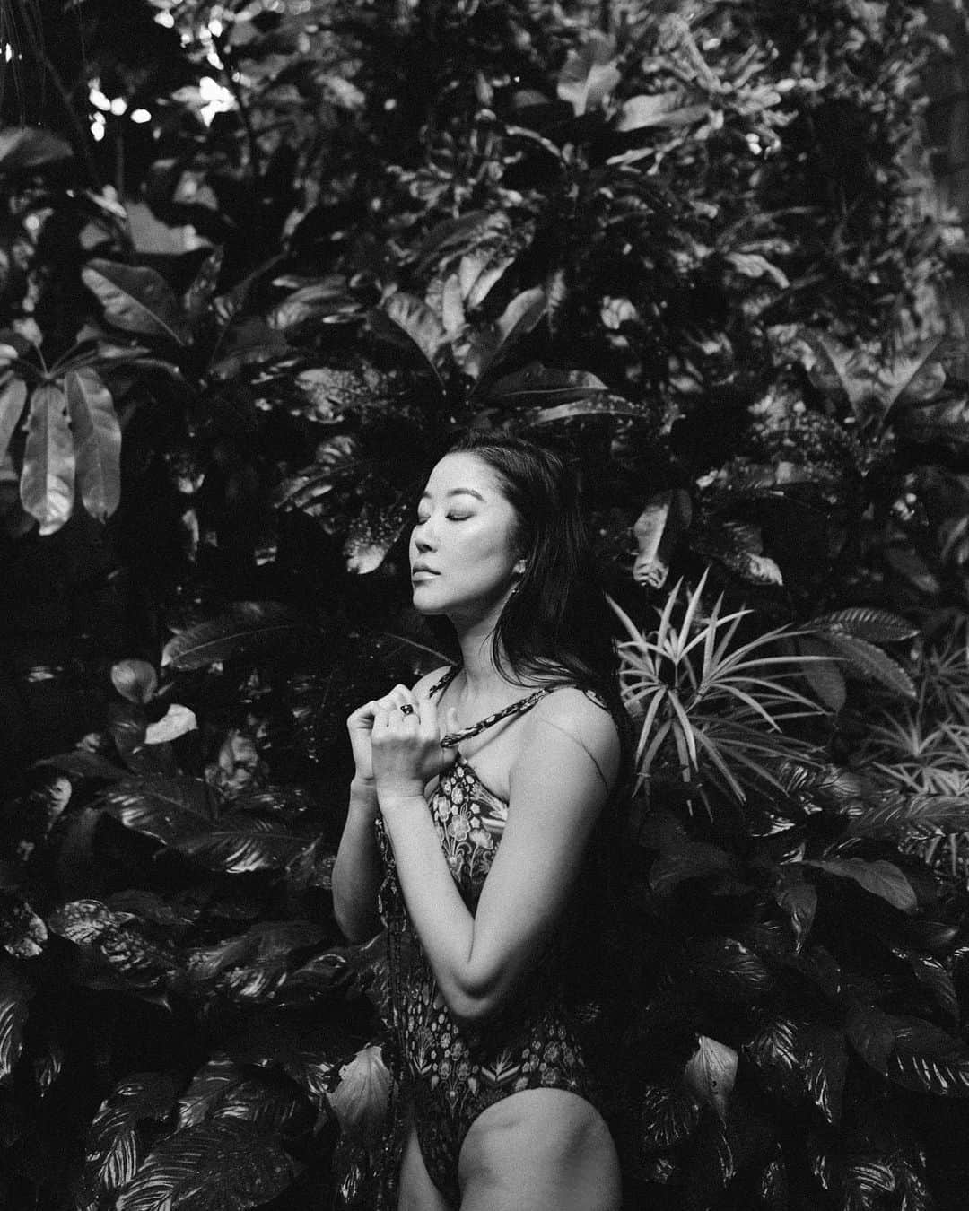 GODDESS OF LOVEのインスタグラム：「Don’t push, don’t resist, just flow. Let the Unified Field led the way. Sendtothemoon.com 🌝」