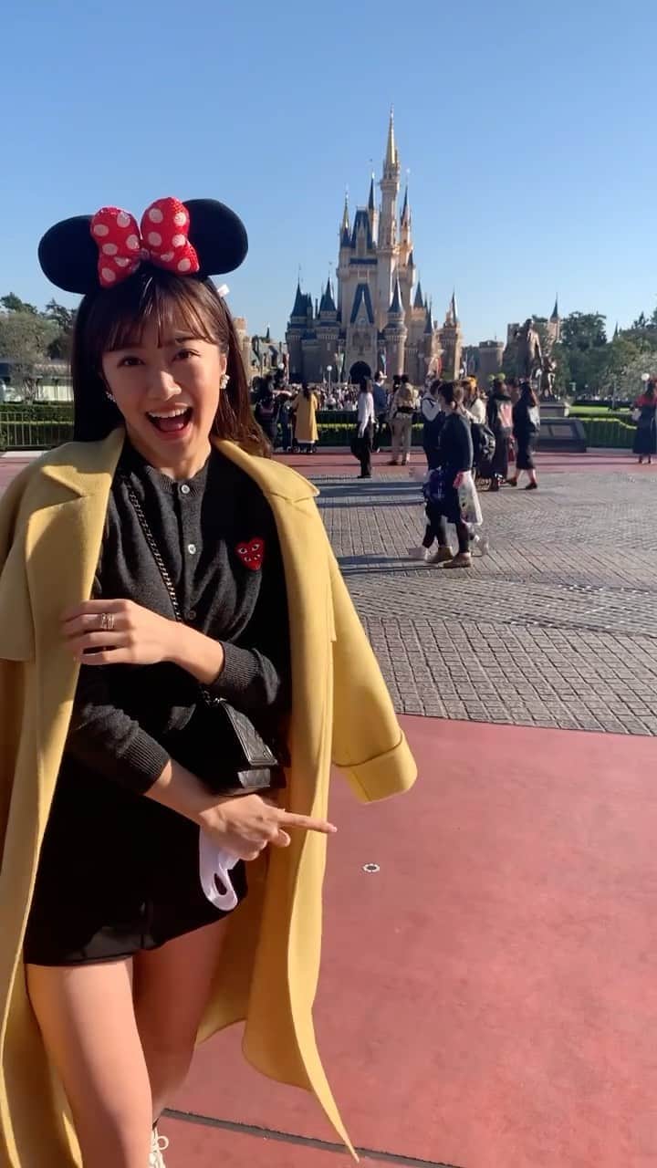 のインスタグラム：「Disney💜💜﻿ ﻿ 自然と笑顔なれるねっ✨﻿ ﻿ #東京ディズニーランド﻿ #ディズニーランド﻿ #ディズニーコーデ﻿ #夢の国﻿ #ミッキーありがとう！」