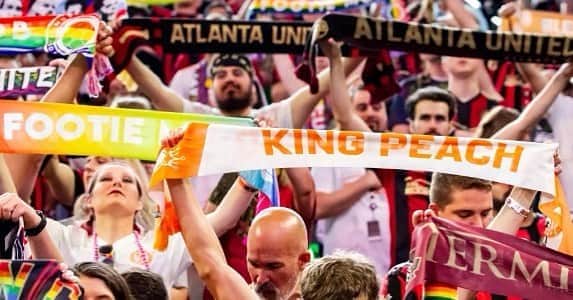 ブラッド・グザンのインスタグラム：「Are you ready to put your creativity to the test? Make yourself part of Atlanta United history by entering to win the 2020 Atlanta United Scarf Design Contest. Thanks to @amfam you could win a grand prize which will include your scarf design in our 2021 ATL swagger. I can’t wait to sport your design next year!  Head to the link in my bio to learn more.」