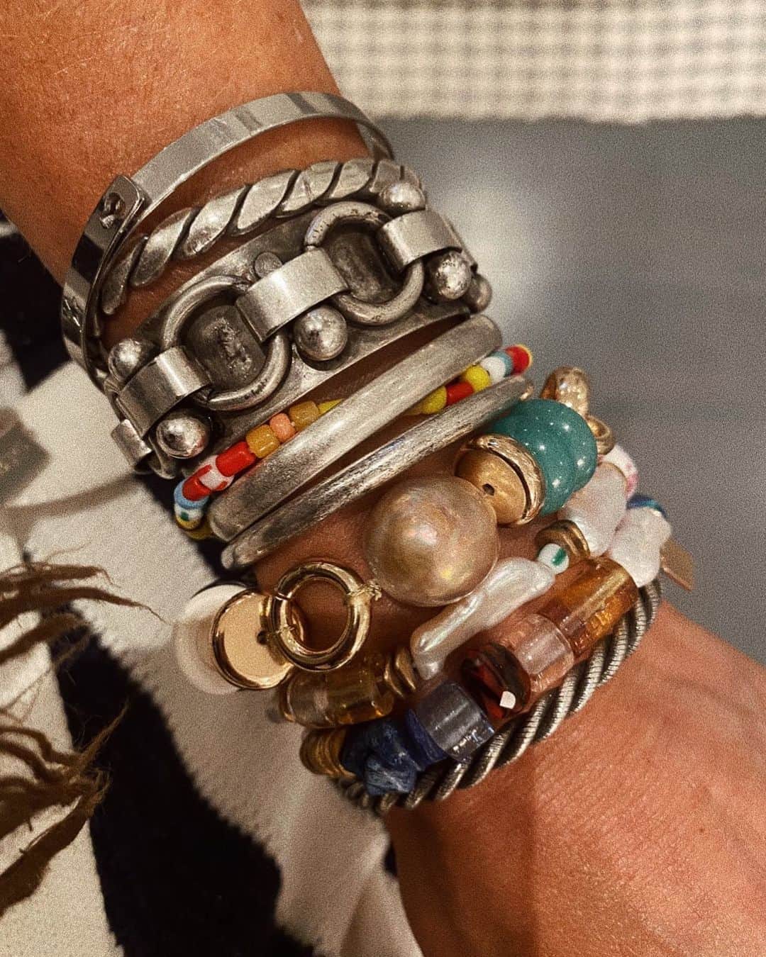 ダニジョーのインスタグラム：「#armparty pro tip: the more, the merrier ⛓」