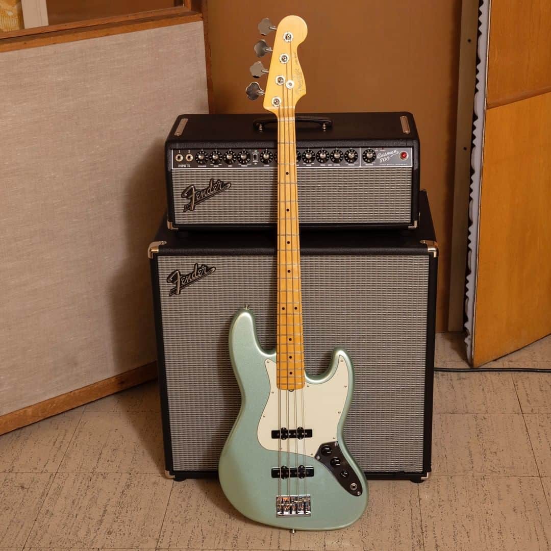 Fender Guitarさんのインスタグラム写真 - (Fender GuitarInstagram)「It's tough to improve on perfect, but the American Professional II seals the deal. Get to know the in's and out's of Fender's flagship series, with striking new finishes, upgraded hardware and a feel like no other. Check out an in-depth article via link in bio.」11月7日 2時00分 - fender